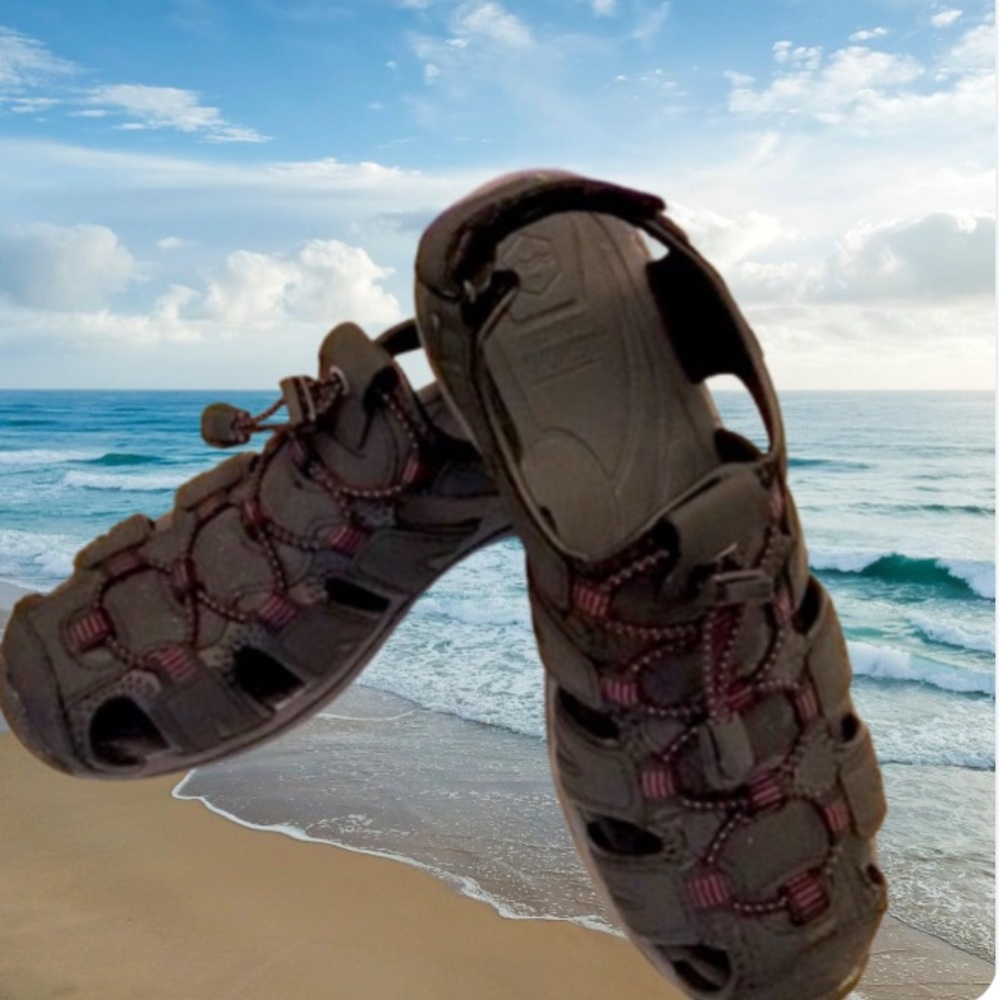 Khombu boat shoes size 7